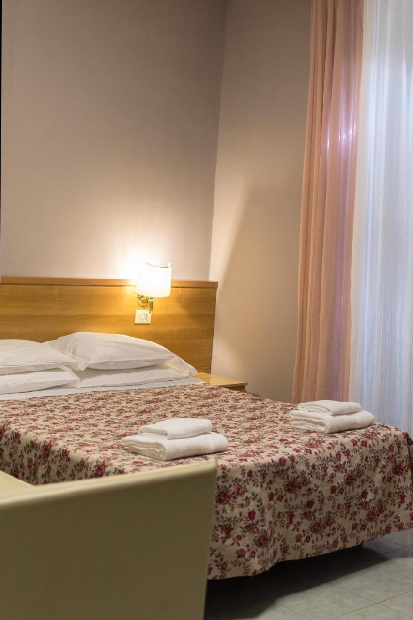 Hoteli Róma Kültér fotó